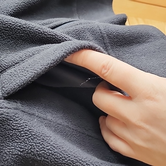 Black Under Armour full zip fleece jacket ladies Medium - Picture 7 of 9